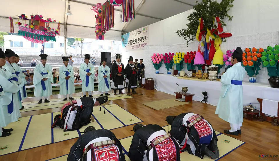 Officiants in ritual robes bow before the altar at the Gangneung Danoje festival, 2014