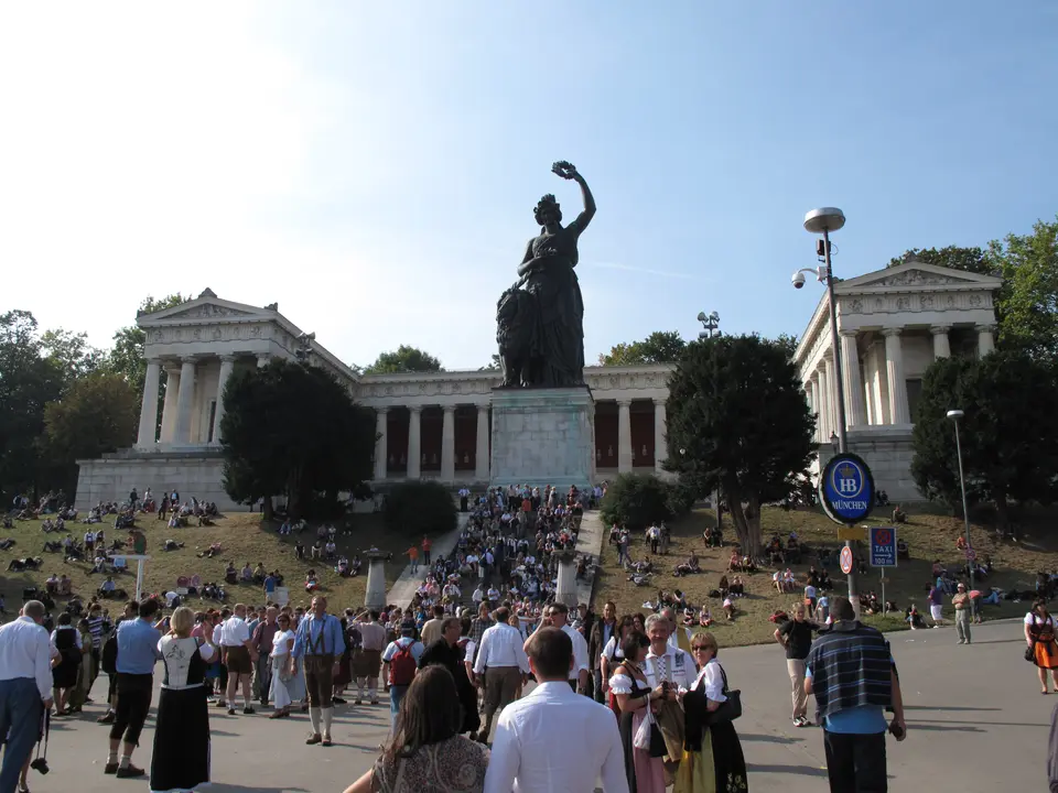Crowds below the Bavaria statue and the Ruhmeshalle during Oktoberfest 2009